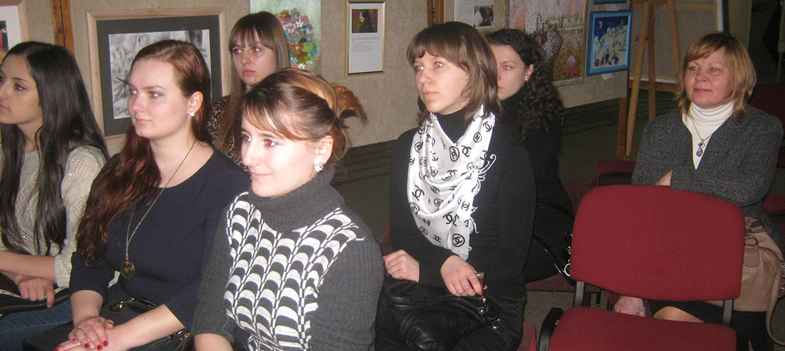 6 березня в Чернівецькому обласному художньому музеї відбулося засідання наукового гуртка з української мови, присвячене Шевченковим дням. 6 березня в Чернівецькому обласному художньому музеї відбулося засідання наукового гуртка з української мови, присвячене Шевченковим дням.
