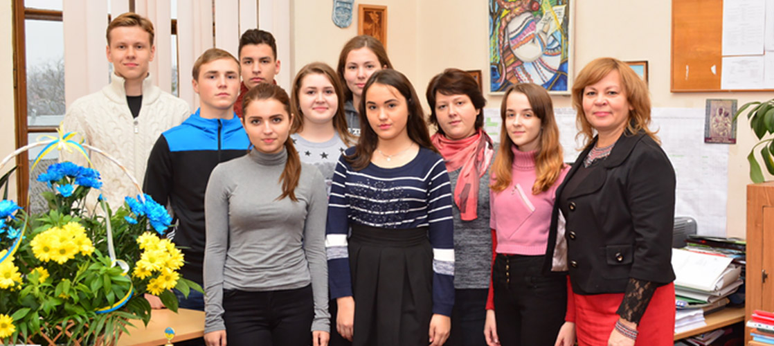 Кафедра сучасної української мови ЧНУ ім. Ю. Федьковича вже кілька років поспіль успішно співпрацює із Заставнівською гімназією Кафедра сучасної української мови ЧНУ ім. Ю. Федьковича вже кілька років поспіль успішно співпрацює із Заставнівською гімназією